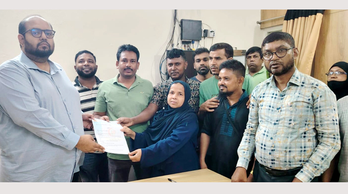 গোয়ালন্দে স্বাস্থ্য সহকারীদের ন্যায্য দাবী বাস্তবায়নে স্মারক লিপি পেশ